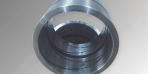 Bolzen mit Innengewinde